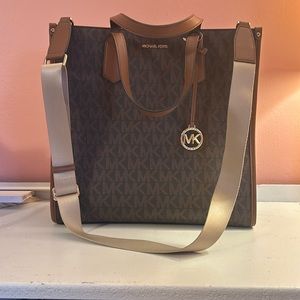 Brand new Micheal kors large crossbody